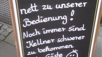 Was sagt uns dieses Schild, wenn es vor einem Lokal steht? Foto: Stephan Tiroch