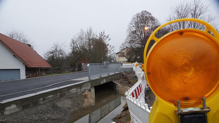 Die Brücke über den Eschenbach in der Klosterstraße in Obereschenbach ist neu gebaut. Foto: Arkadius Guzy