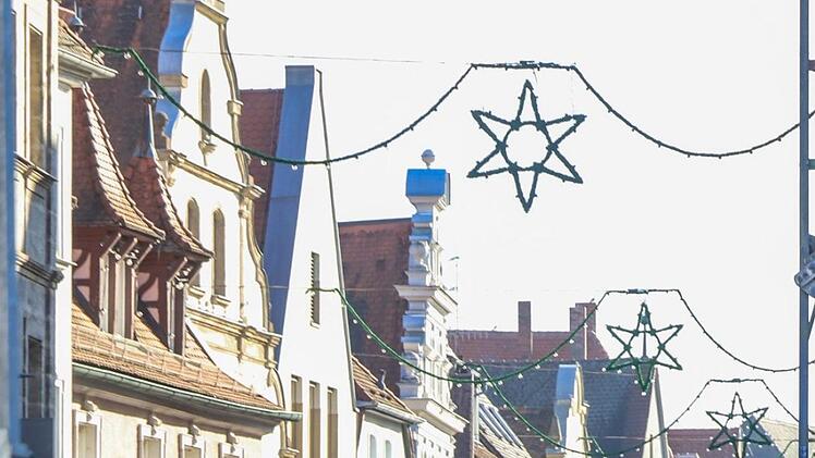Dieses Foto, das  am Wochenende     während des Polizeieinsatzes entstand, zeigt Forchheim noch mit Sternen. News5