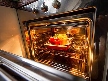 Heißen Backofen nach dem Backen öffnen oder schließen? Wir sagen dir, was am sinnvollsten ist