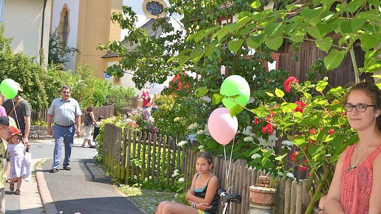 Antonia (r.) war mit den Geschäften nur mäßig zufrieden.Fotos: Roppelt