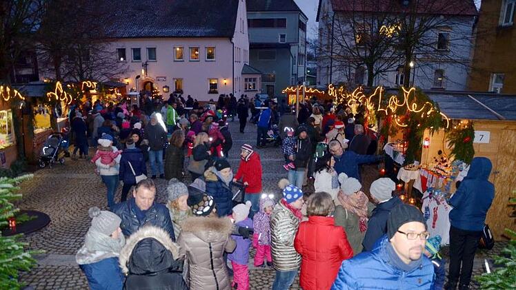 Weihnachtsmarkt in Buttenheim.  Foto: Andrea Sp&ouml;rlein