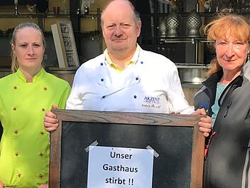 "Vergessen Sie es. Es wird keine Biergärten mehr geben." Thomas Dauenhauer mit Tochter Laura-Sofie Dauenhauer-Fritz und Frau Eva-Maria Dauenhauer.  Foto: Dauenhauer