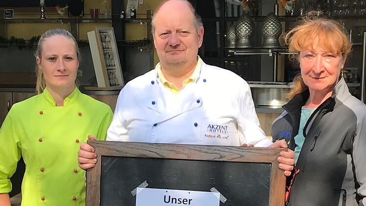 "Vergessen Sie es. Es wird keine Biergärten mehr geben." Thomas Dauenhauer mit Tochter Laura-Sofie Dauenhauer-Fritz und Frau Eva-Maria Dauenhauer.  Foto: Dauenhauer