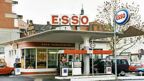 Eigentlich wäre die Esso am Berliner Platz dank ihrer zeittypischen Architektur denkmalwürdig gewesen.