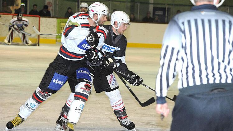 Derbyzeit: Szene aus dem Spiel der Kissinger Wölfe gegen den ESC Haßfurt. Foto: Hopf