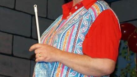 2011 kam eine neue "Putzfrau" ins Rathaus und war dort die Einzige, die arbeitete - Monika Reißig in einer Paraderolle. Foto: Susanne Deuerling