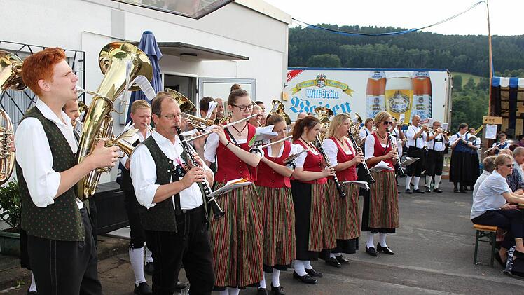 Impressionen der Jubiläumsfeier der Blaskapelle Oberbach. Foto: Sebastian Schmitt