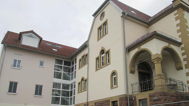 Das leerstehende Seniorenheim der Philippischen Stiftung kam gelegen, um ukrainische Flüchtlinge im Landkreis aufzunehmen, die möglichst umgehend in Wohnungen überführt werden sollen. Foto: Winfried Ehling