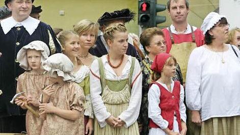 Zahlreiche Helfer verwandeln Bad Staffelstein am Wochenende in eine mittelalterliche Stadt. Archivfoto: Matthias Einwag