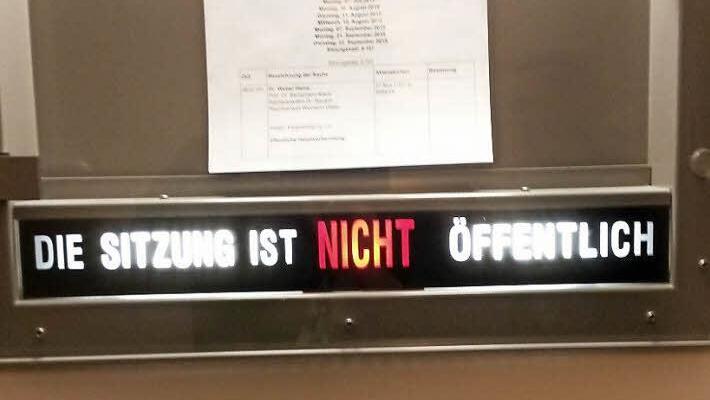Schon bei der Anhörung des Angeklagten wird die Öffentlichkeit immer wieder ausgeschlossen.  Foto: FT