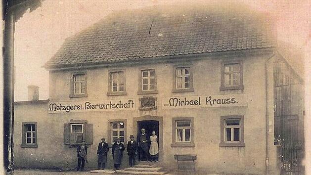 In der Gastwirtschaft Kraus in der Kronacher Straße, liebevoll "zur Bapista" genannt, gab es wegen Überschreitungen der Polizeistunde über 100 Jahre lang keine Beschwerden. Wenn die Nachtwächter und die Ortspolizei kontrollierten, war hier bereits, wie von staatlicher Aufsicht gewünscht, alles finster.