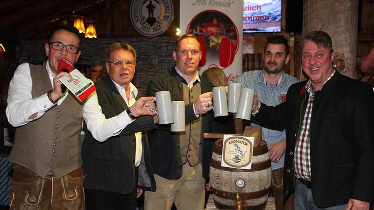 Kronatoranstich in der Rosenbergalm: Das Derbleck'n auf der Alm ist längst kein Geheimtipp mehr. Foto: Sonny Adam