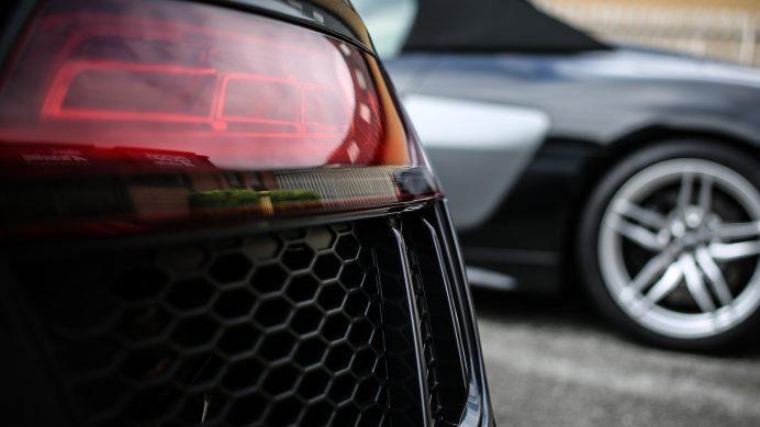 Um Hochzeitsfotos zu machen, blockierten Autofahrer die A3. Die Polizei griff ein. Symbolfoto: rhysadams/pixabay.com