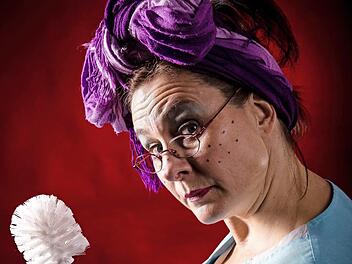 Ines Procter als "Putzfraa" Foto: PR