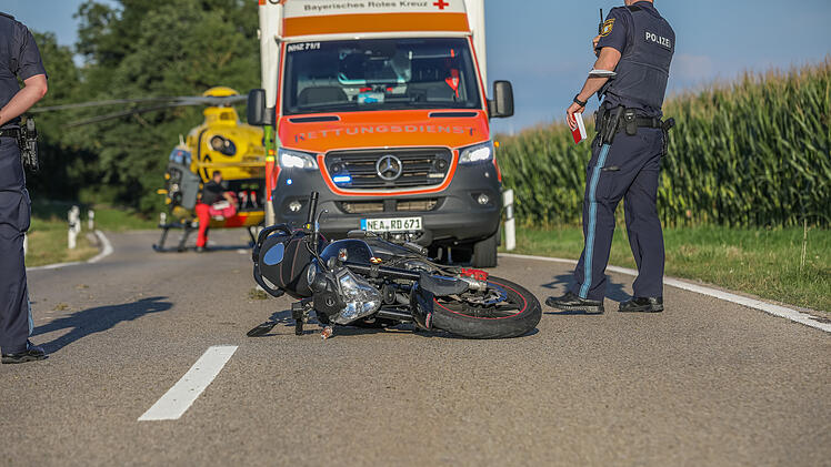 Motorradfahrerin bei Unfall verletzt