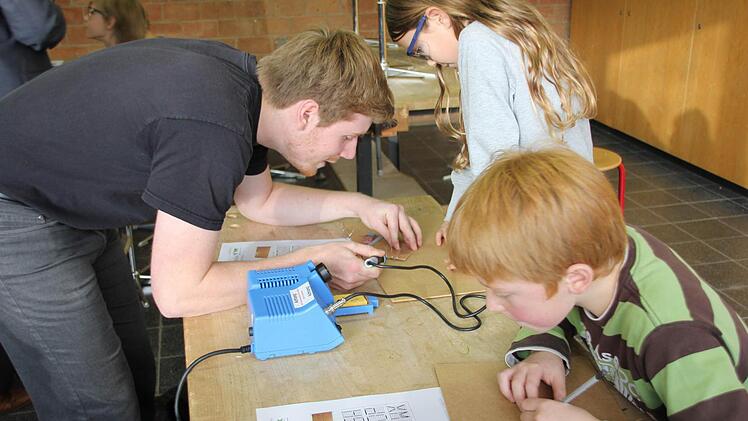 So geht's, zeigt Felix.