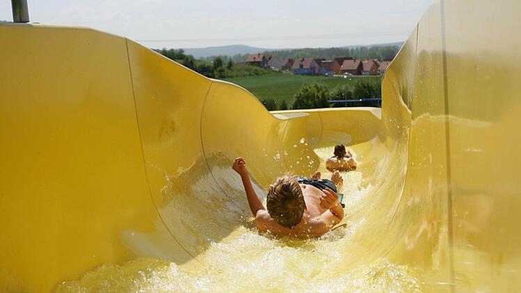 Aquarena Zapfendorf bis 7. September 9 - 20.30 Uhr bis 7. Oktober Mo-Fr 13 - 20.30 Uhr u. Sa/So/Feiertag 9 - 19 Uhr4 Euro (Erw.)/2,50 Euro (Kinder 6 bis 16 Jahre)Dauerkarte Erwachsene: 140 Euro  Foto: Matthias Hoch
