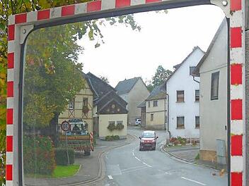 In der Warteschleife: Der Kreisbauausschuss hat gestern keinen Beschluss zum ursprünglich 2015 vorgesehen Ausbau der Unterelldorfer Ortsdurchfahrt gefasst. Foto: Berthold Köhler