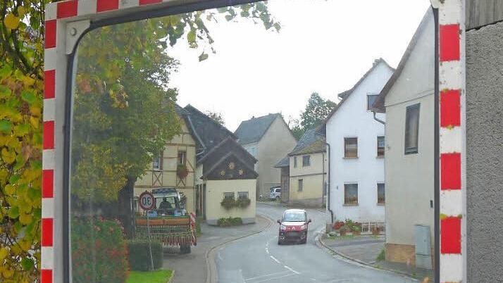 In der Warteschleife: Der Kreisbauausschuss hat gestern keinen Beschluss zum ursprünglich 2015 vorgesehen Ausbau der Unterelldorfer Ortsdurchfahrt gefasst. Foto: Berthold Köhler