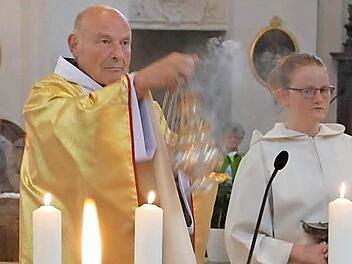 Raymund Eglmaier feiert den Gottesdienst in der Gößweinsteiner Basilika.  Foto: Thomas Weichert