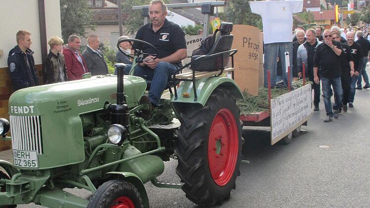 Der Vestenbergsgreuther Pfropfverein feierte beim Umzug am Sonntag sein 25. Jubiläum. Foto: Helena Frömel