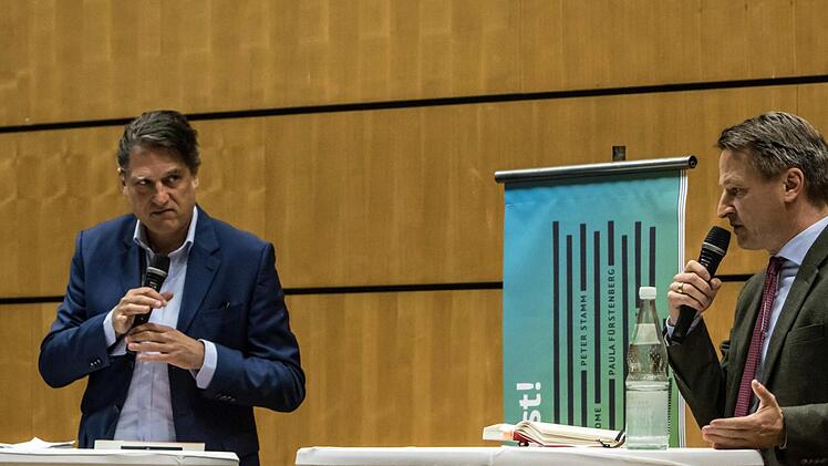 Jakob Augstein (links) und Nikolaus Blome in der Aula der Coburger HochschuleFoto: Jochen Berger