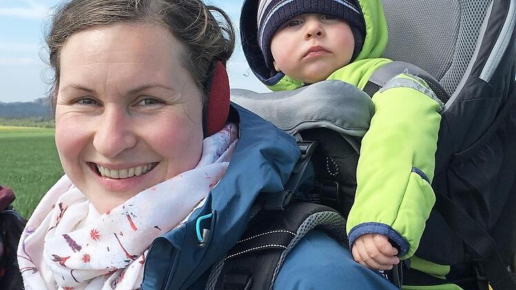 Regina Eigler mit dem jüngsten Wallfahrer Elias Foto: Gotthard Fug