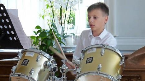 Jonathan Lormes gab seine Künste am Schlagzeug zum Besten.