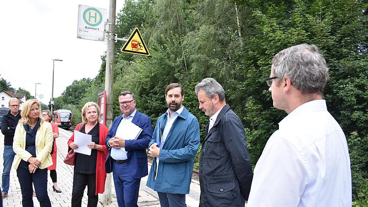 Treffen am Bahnhof in Gräfenberg Foto: Petra Malbrich