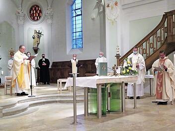 Der Einführungsgottesdienst für Pfarrer Georg Birkel als Pfarradministrator und den neuen Ebensfelder Priester Lijoy Jacob Foto: Monika Schütz