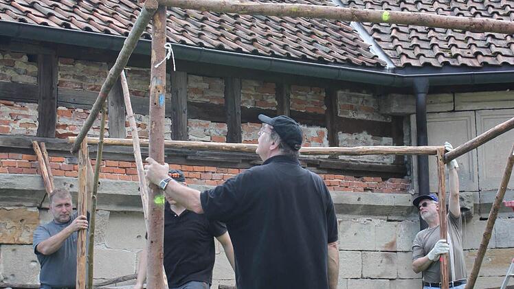 Die Hütten werden noch aufgebaut.