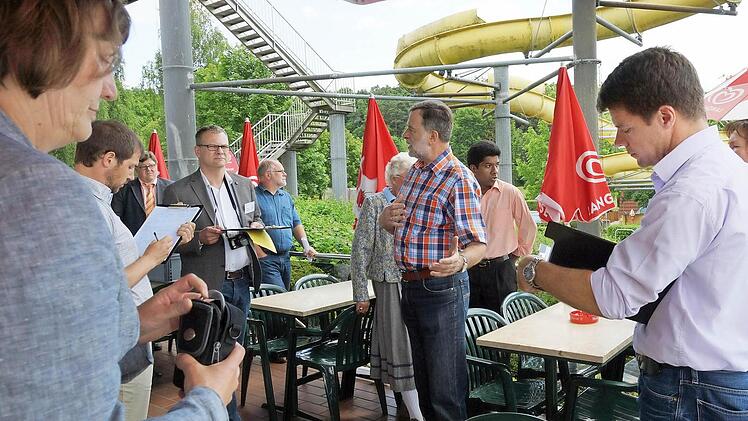 Am Schwimmbad gab es ebenfalls detaillierte Infos.