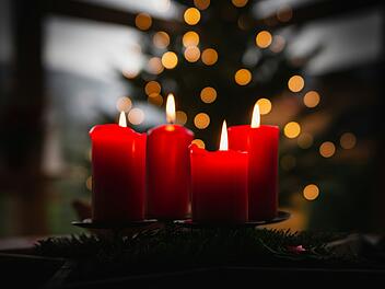 Wer anderen eine kleine Freude bereiten will, kann ganz einfach Adventsgrüße über WhatsApp schicken.