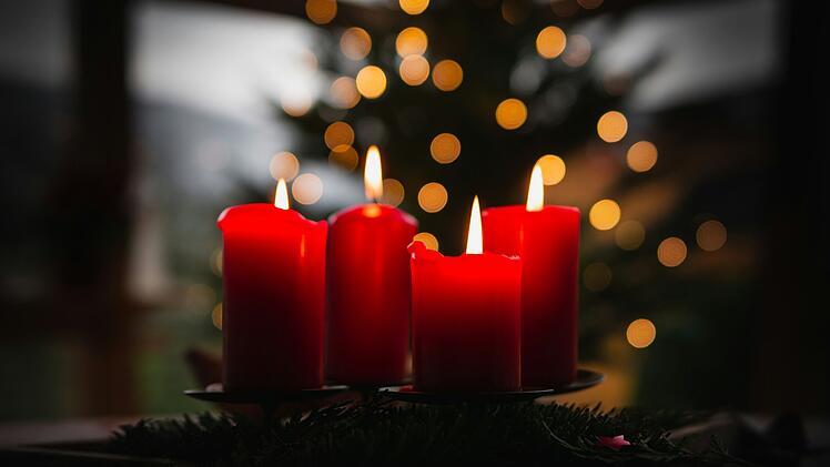 Wer anderen eine kleine Freude bereiten will, kann ganz einfach Adventsgrüße über WhatsApp schicken.