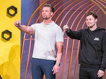 Gute Karten haben die Brüder Christopher (links) und Vincent von "Nose Energy". Ihre Idee für ein Koffein-Spray überzeugt.