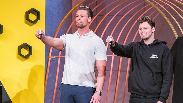 Gute Karten haben die Brüder Christopher (links) und Vincent von "Nose Energy". Ihre Idee für ein Koffein-Spray überzeugt.