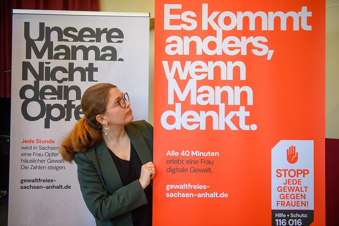 Start der Kampagne "Stopp! Gewalt gegen Frauen"