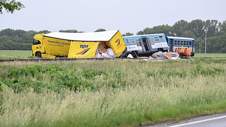 Zusammensto&szlig; von Zug und Lkw in Tschechien
