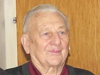 Rudolf Milde aus Scheuerfeld ist am Freitag 90 Jahre alt geworden.  Foto: Martin Koch