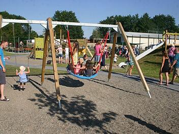 Zu einem wahren Schmuckstück ist der Mehrgenerationenspielplatz in Unterlauter geworden, der am vergangenen Mittwoch seiner Bestimmung übergeben wurde. Foto: Martin Rebhan
