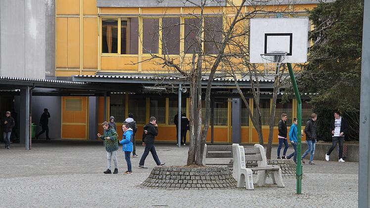 Die Zahl der Schüler an der Mittelschule Altenkunstadt ist rückläufig. Einen Grund zur Besorgnis sieht Schulleiter Manfred Heinbuch nicht. Er geht davon aus, dass sich die geburtenstärkeren Jahrgänge in den nächsten Jahren positiv auswirken werden.  Foto: Stephan Stöckel