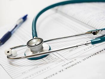 Für Ärzte und Ärztinnen ist es nicht immer leicht, eine kardiale Amyloidose zu diagnostizieren.