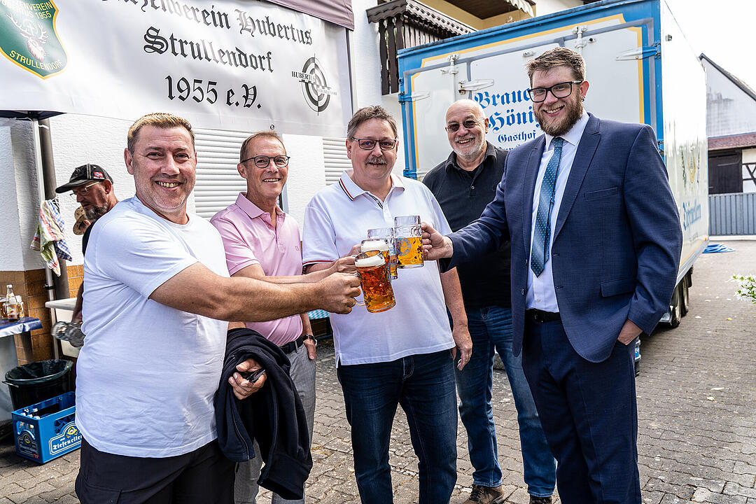 Festliche Genussmeile mit vielen verschiedenen regionalen Spezialit&auml;ten.