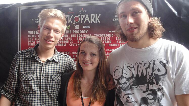 Paul, Jasmin und Kolja von "Igualdad" im Backstage Bereich. Foto: Regina Leibgeber-Davis
