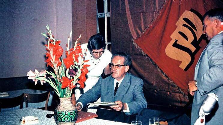 Herbert Wehner mit seiner Stieftochter Greta Burmeister und dem damaligen SPD-Kreisvorsitzenden Josef Losert aus Reckendorf (rechts).