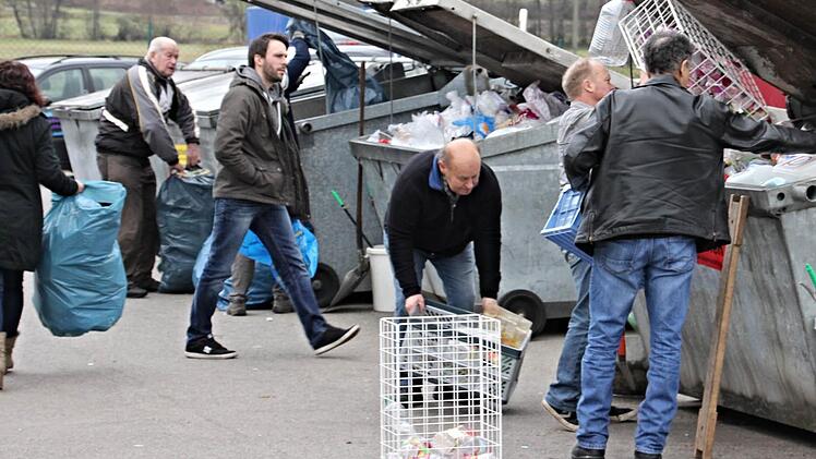 Rege Betriebsamkeit im Wertstoffhof in Ebern-Sandhof. Foto: Will