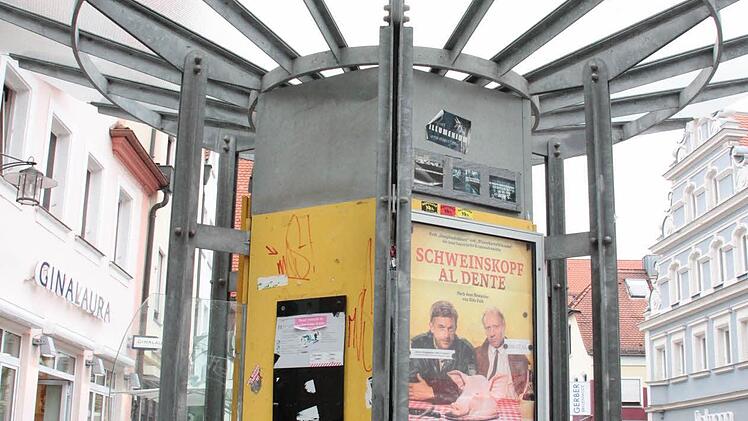 Der Werbepilz in der Fußgängerzone ist ein Stein des Anstoßes.