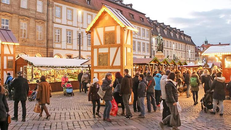 Der Bamberger Weihnachtsmarkt hat von Montag bis Samstag jeweils von 9.30 bis 20 Uhr und am Sonntag von 10 bis 20 Uhr geöffnet. Foto: RiegerPress