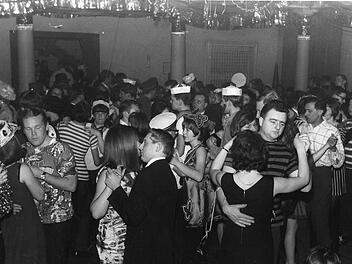War früher sehr  beliebt: der Faschingsball   der Sudetendeutschen Landsmannschaft im Vereinshaus (Bild aus den sechziger Jahren).   Foto: Archiv Stephan Tiroch